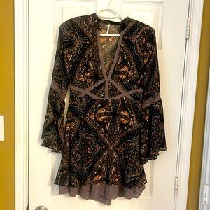 Boho style Free People lined dress bell sleeves soft fabric works as a tunic